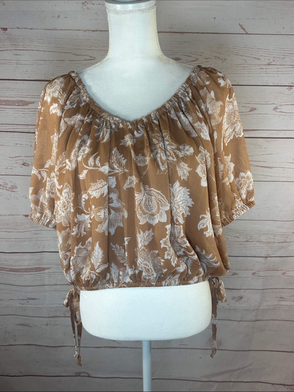 LOFT NWT Women’s Floral Peasant Top in Camel with White Print L